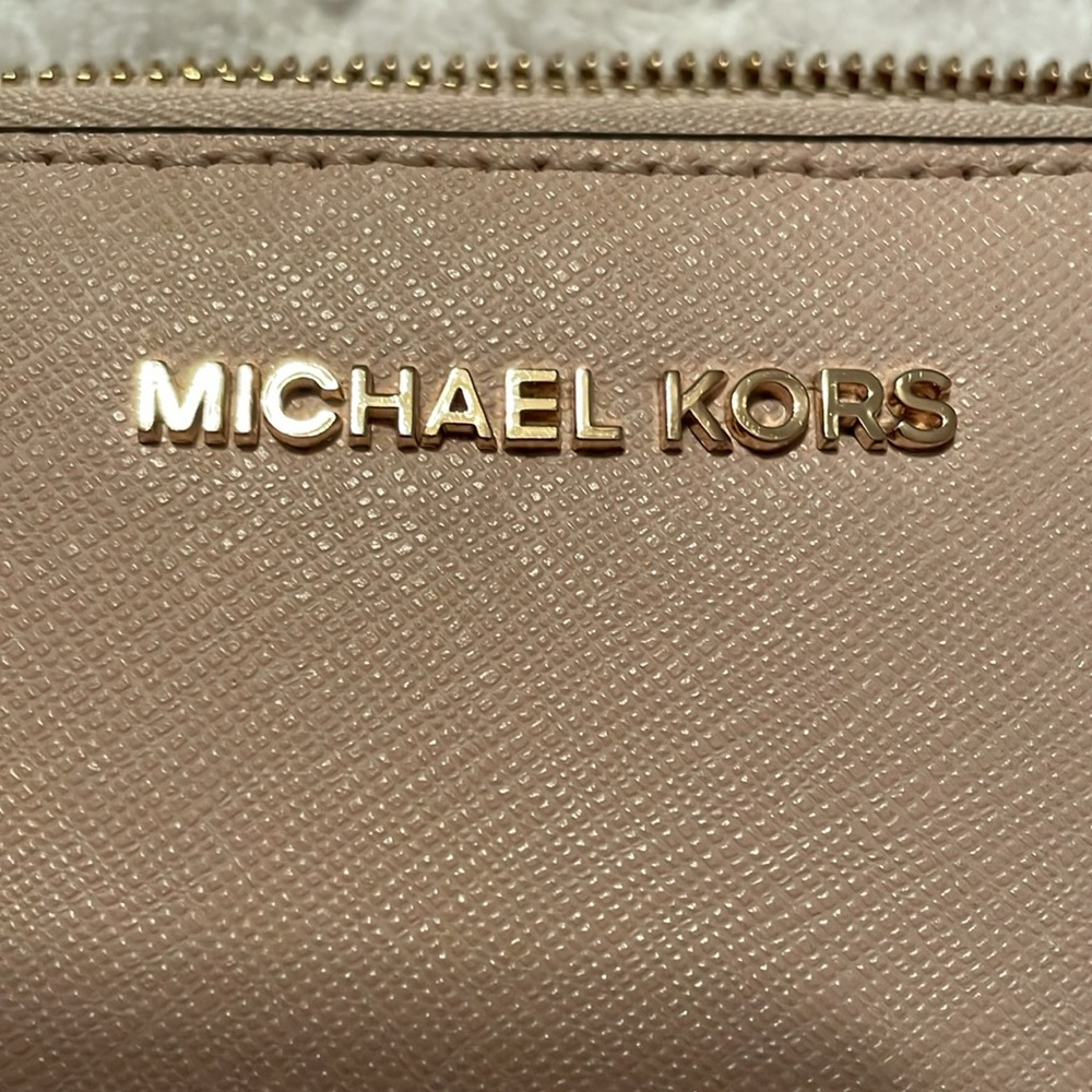 Michael Kors Continental leather wristlet in soft pink - Picture 3 of 15